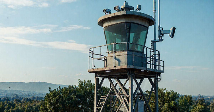 Torre de Vigilância: Segurança Aumentada para Sua Propriedade